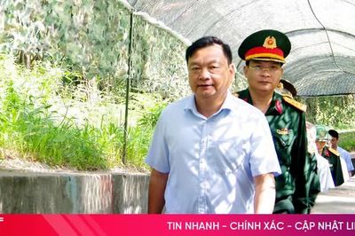 Phó Chủ tịch UBND tỉnh Hồ Huy Thành kiểm tra công tác chuẩn bị diễn tập khu vực phòng thủ