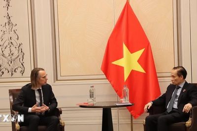 Bộ trưởng Ngoại giao Lê Hoài Trung tiếp Phó Tổng Thư ký Đảng Lao động Bỉ Benjamin Pestieau