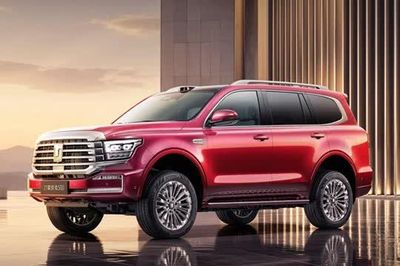 SUV công suất 863 mã lực, giá gần 1,3 tỷ đồng, so kè với Toyota Land Cruiser