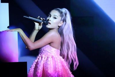Ariana Grande bất ngờ thay đổi diện mạo sau tuyên bố tạm rời xa showbiz