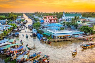 Pháp chìm trong biểu tình, đốt phá, du khách thèm sự bình yên ở Việt Nam