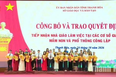 Trao quyết định tiếp nhận 732 nhà giáo làm việc tại các cơ sở giáo dục công lập