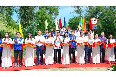 Đại tướng Lê Hồng Anh dự lễ khánh thành cầu nông thôn xã Vĩnh Bình