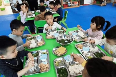 Phụ huynh Hà Nội có thể giám sát bữa ăn bán trú của con qua HanoiCheck