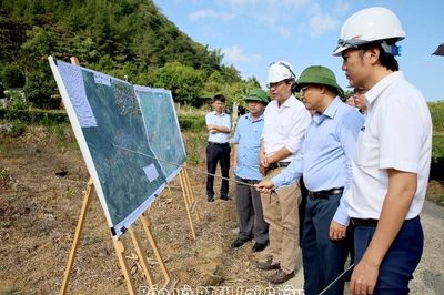Bí thư Tỉnh uỷ kiểm tra các dự án, công tác sắp xếp, xử lý nhà đất tại 2 phường Tân Phong, Đoàn Kết