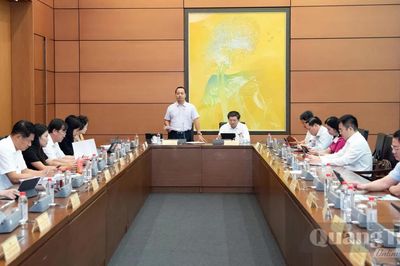 Tăng cường bảo vệ môi trường, bảo đảm quyền tiếp cận biển của người dân