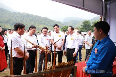 Sôi nổi ngày hội văn hóa các dân tộc xã Lùng Tám