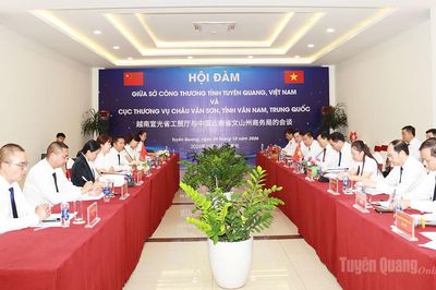 Tăng cường hợp tác thương mại giữa tỉnh Tuyên Quang (Việt Nam) và Cục Thương vụ châu Văn Sơn (Trung Quốc)
