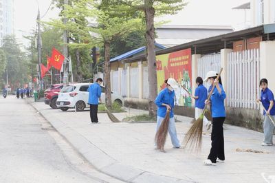 Phường Quyết Thắng ra quân dọn vệ sinh đường phố đón Festival Trà