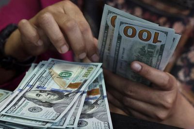 Đi nước ngoài được mang tối đa bao nhiêu USD tiền mặt?
