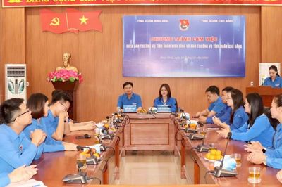 Tỉnh đoàn Cao Bằng trao đổi kinh nghiệm công tác Đoàn tại Ninh Bình