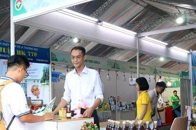 TP.HCM: Hội chợ sản phẩm công nghiệp nông thôn quy tụ 350 gian hàng