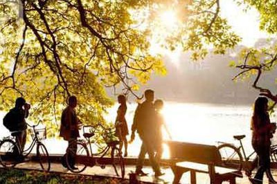 Dự báo thời tiết ngày 24/10: Miền Bắc nắng 34 độ, TPHCM có mưa rào