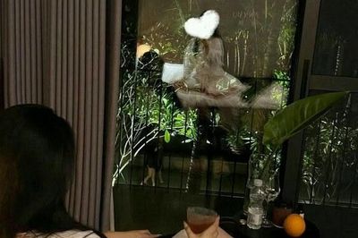 Về nhà lúc 10 giờ đêm, tôi bàng hoàng với thứ vợ đặt trên bàn cùng 200 triệu