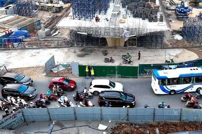 Hà Nội có 62 vị trí rào chắn thi công, làm sao để di chuyển thuận lợi?