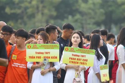 Nữ sinh áo dài trắng rạng rỡ ngày hội bóng đá An ninh Thủ đô 2026