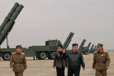 Ông Kim Jong-un tuyên bố thành lập đội quân hùng mạnh nhất thế giới