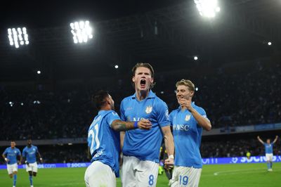 McTominay ghi 4 bàn trong 4 ngày sau ca phẫu thuật tim