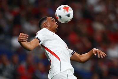 Alexander-Arnold thành người thừa dưới thời Mourinho