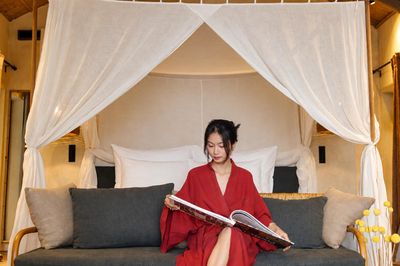Áo choàng tắm trong khách sạn dùng để làm gì?