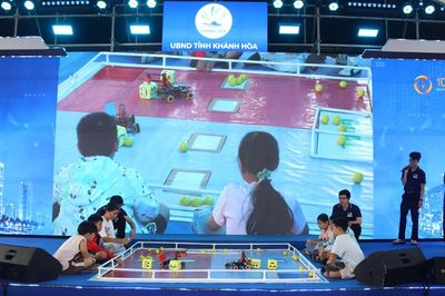 Học sinh khám phá Robotics trong Ngày hội Công nghệ số tỉnh Khánh Hòa