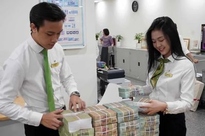 Lãi vay tiêu dùng tăng cao, tín chấp chạm mức 75% mỗi năm