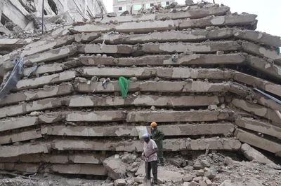 Hiện trường sập nhà cao tầng ở thủ đô Kenya, nhiều người mắc kẹt