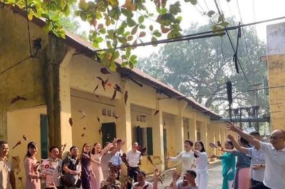 Những ký ức thân thương khó phai mờ bên mái trường THPT Hoài Đức A
