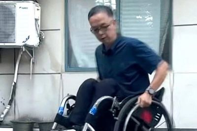 Hành trình phi thường của người đàn ông liệt nửa người từng 4 lần chinh phục đỉnh Hoàng Sơn (Trung Quốc)