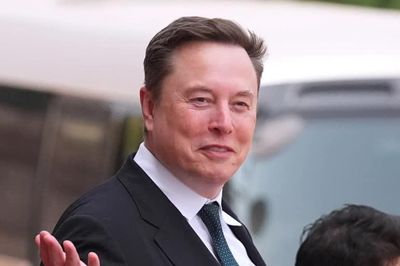 Tỷ phú Musk thừa nhận đứng sau chuyện hạn chế tốc độ Starlink cho Ukraine