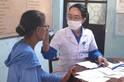 Huế đề xuất bổ sung hơn 58 tỷ đồng trả lương nhân viên y tế
