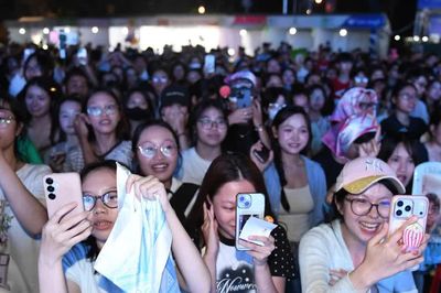 Gần 10.000 người đứng ngồi không yên ở Chạm Việt Nam 2