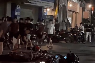 Hai xe máy đối đầu trên quốc lộ, 3 người thương vong