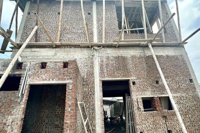 Kiện vì bị từ chối tách 400m2 đất; xây nhà ở Hà Nội không báo khởi công bị phạt