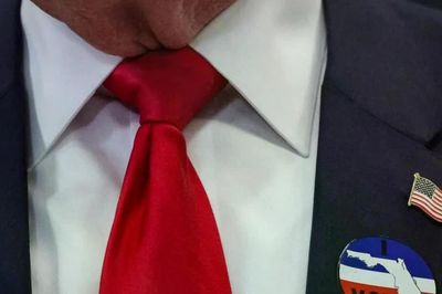 Ông Trump bất ngờ bỏ phiếu sớm, kêu gọi cử tri làm điều từng bị ông chỉ trích