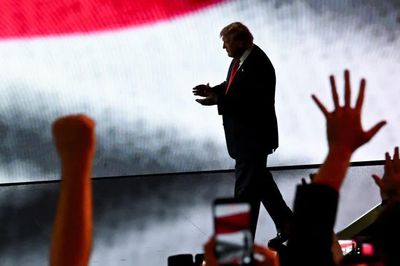 Nợ công 40.000 tỷ USD, giá cả leo thang: Người Mỹ được gì dưới thời ông Trump?