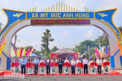 Mỹ Đức khánh thành cổng chào trị giá gần 1,9 tỷ đồng