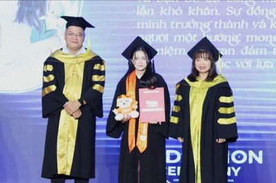 Trường Cao đẳng Anh Quốc BTEC FPT Đà Nẵng trao bằng tốt nghiệp cho sinh viên