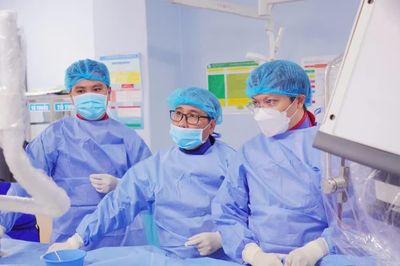 Bệnh viện ĐH Y Dược - Hoàng Anh Gia Lai thực hiện kỹ thuật can thiệp mạch thận cho 2 bệnh nhân