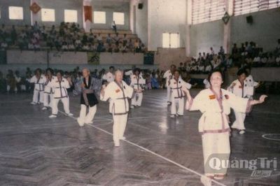 Cha tôi tập Thái cực trường sinh đạo