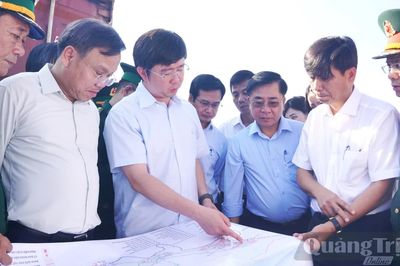 Lãnh đạo tỉnh kiểm tra tình hình hoạt động tại Khu Kinh tế-Thương mại đặc biệt Lao Bảo
