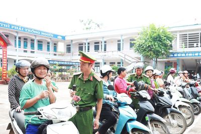 Nâng cao ý thức pháp luật và kỹ năng lái xe an toàn cho người dân xã Phú Linh