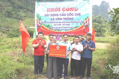 Một gia đình hỗ trợ 260 triệu đồng xây dựng cầu Cốc Chè, xã Vĩnh Thông