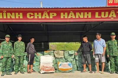 Thu giữ hơn 6 tấn nầm lợn bốc mùi, trứng gà non bẩn ở Quảng Ninh