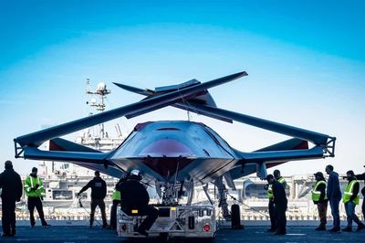 Tàu sân bay Mỹ điều khiển UAV MQ-25A Stingray từ cách xa 3.800 km