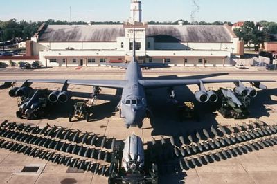 Vì sao oanh tạc cơ B-36 bị 'pháo đài bay' B-52 thay thế?