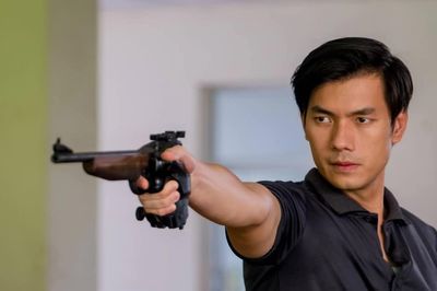 Nhan Phúc Vinh hóa xạ thủ vô địch thế giới trong 'Viên đạn cuối cùng'