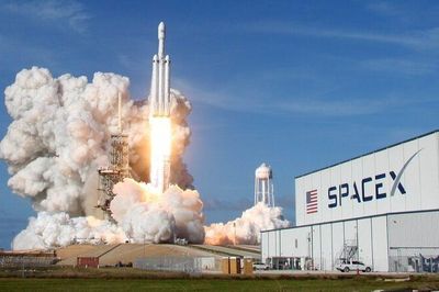 SpaceX vay 40 tỷ USD