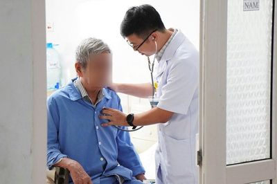 Phẫu thuật thành công khối u phổi nặng gần 1,5kg chèn ép tim và mạch máu lớn