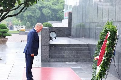 Chùm ảnh: Thủ tướng Ba Lan Donald Tusk viếng Chủ tịch Hồ Chí Minh